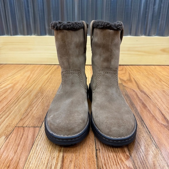 Ariat Tan and Brown Sueded Leather Sherpa Lined Boots 4LR - Picture 5 of 11